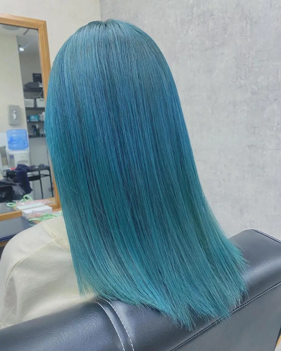 セミロング カラー ブリーチ ブルーカラー カット ヘアカラー トリートメント lafit ラフィット 下大利のヘアスタイル
