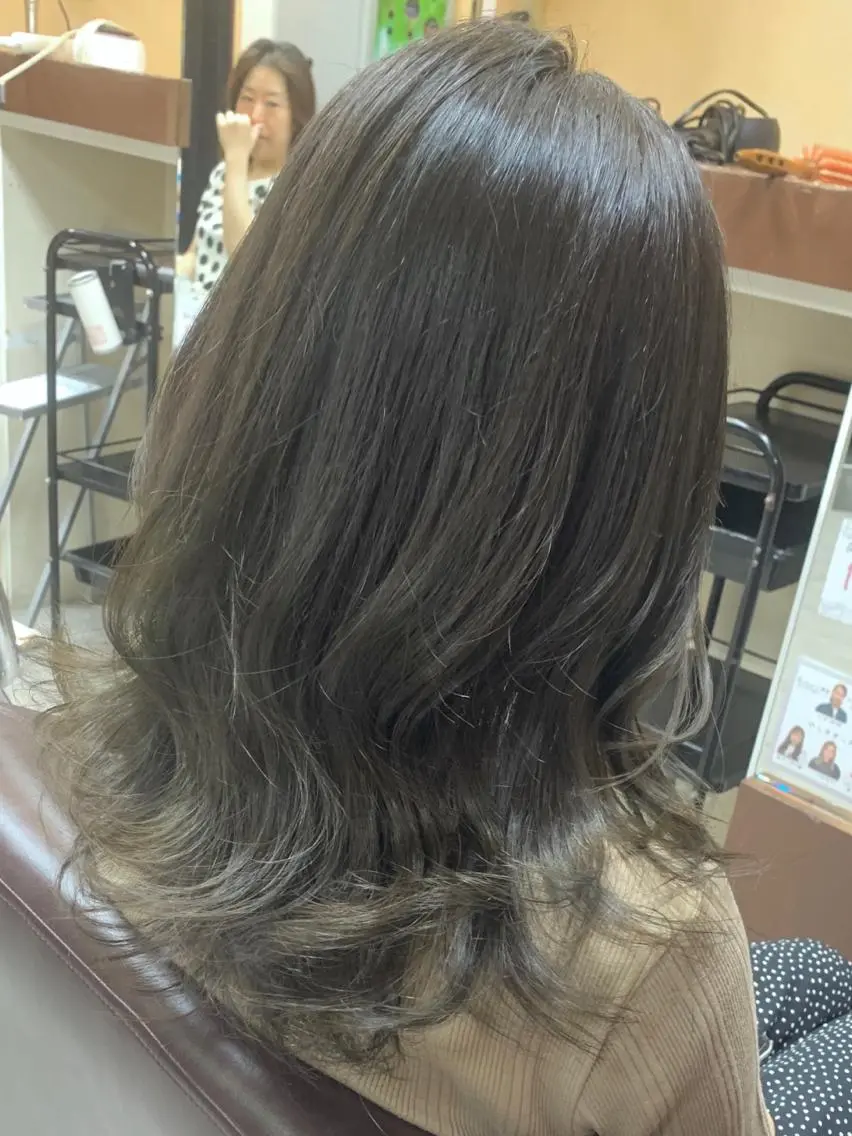 ミディアム レイヤー/艶髪カラー 森本くるみのヘアスタイル