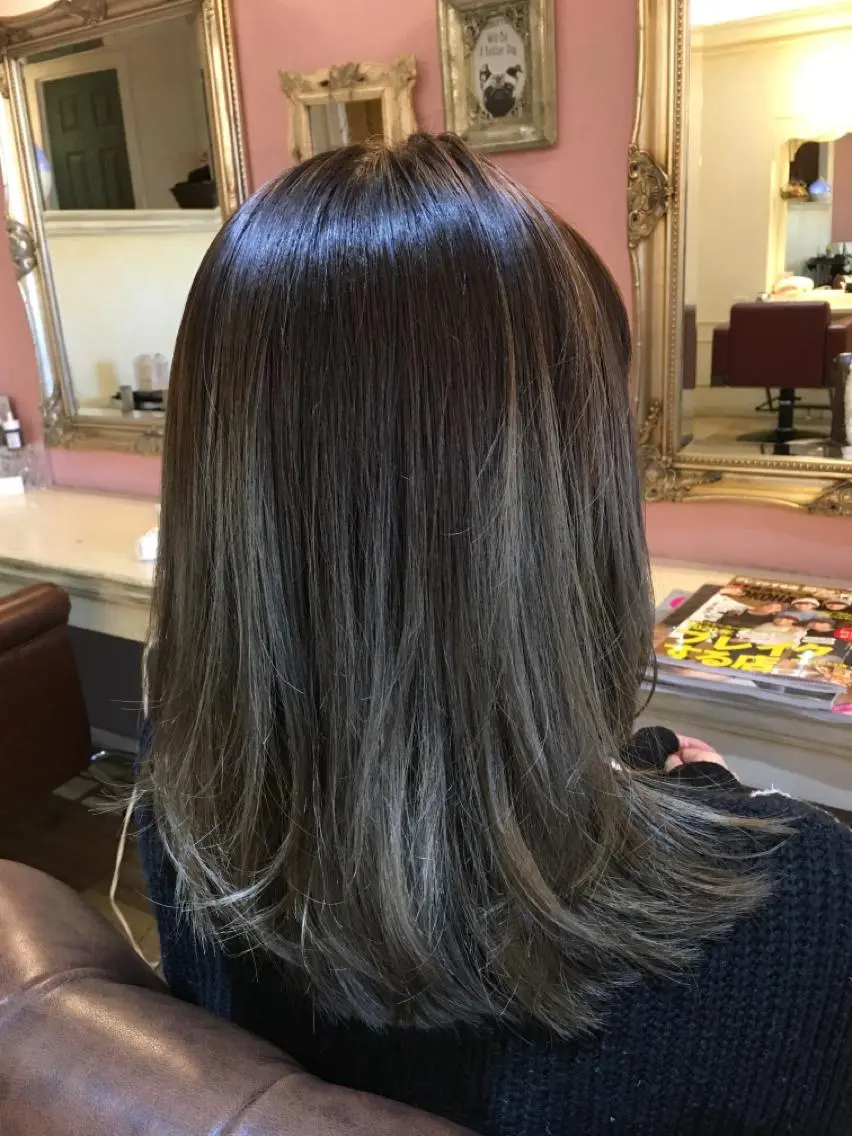 ミディアム カラー アッシュ ブリーチ イルミナカラー plaatje 義見のヘアスタイル