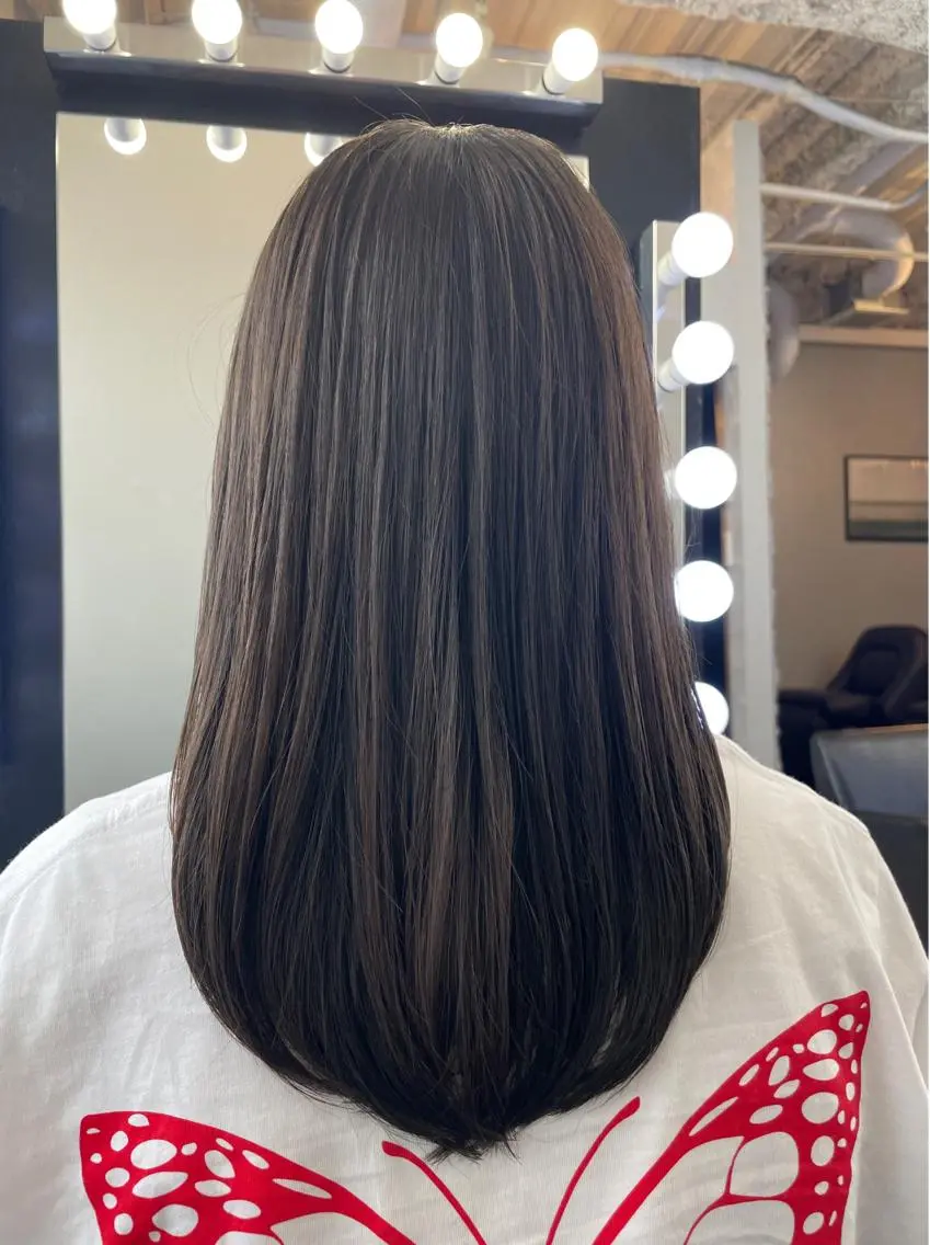 セミロング カラー アッシュ ブリーチ ブリーチなしカラー オリーブアッシュ レイヤーカット カット ヘアカラー トリートメント ブリーチなし透明感 タケザワミキのヘアスタイル