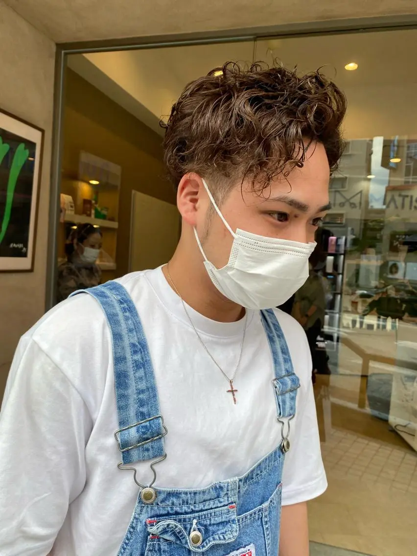 ショート カラー パーマ ヘアアレンジ メンズ キッズ ネイル マツエク・マツパ メンズブリーチ メンズハイトーン メンズパーマ 学生(メンズ向け) ブリーチ カット パーマ 韓国🇰🇷レイヤー カットオリーブカラーのヘアスタイル