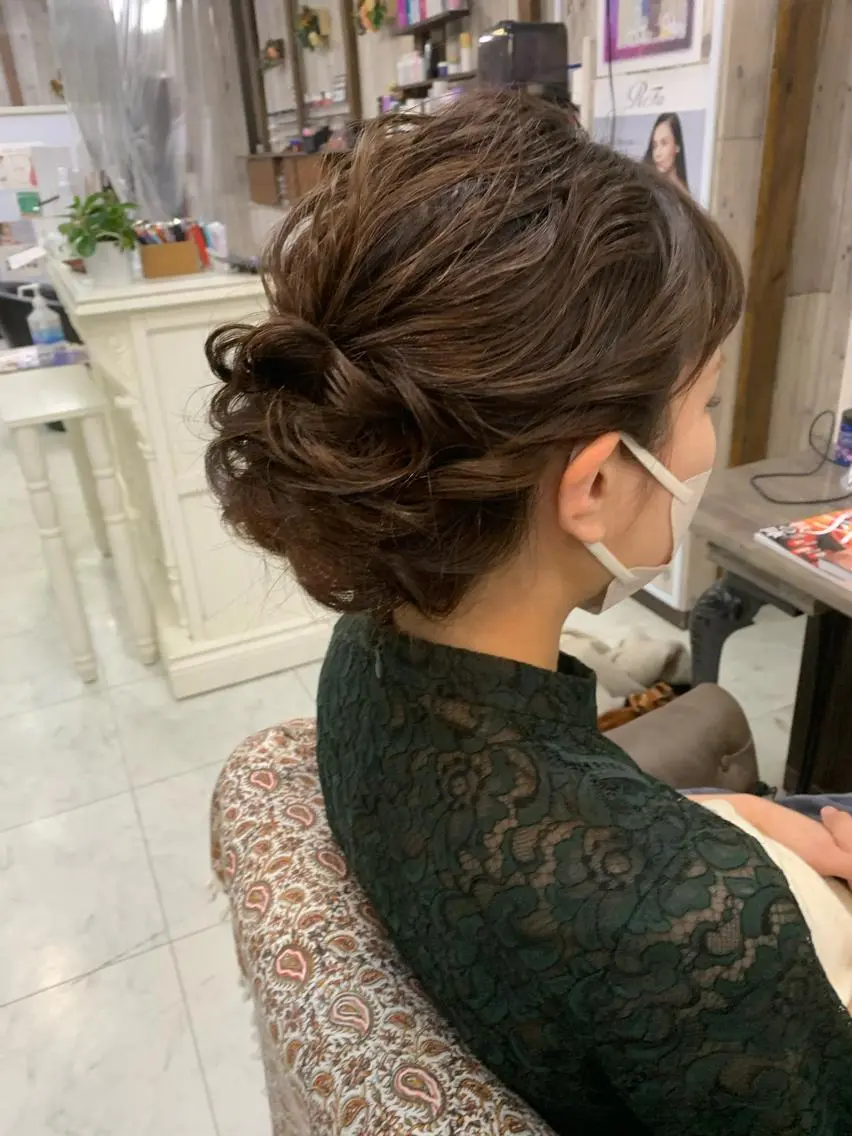 ヘアアレンジ ヘアセット ハイトーン Arphyのヘアスタイル