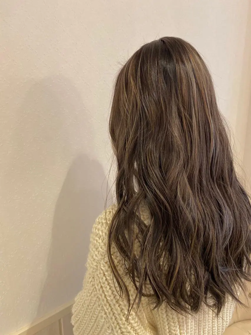ロング カラー ヘアカラー 宮内 真乃のヘアスタイル