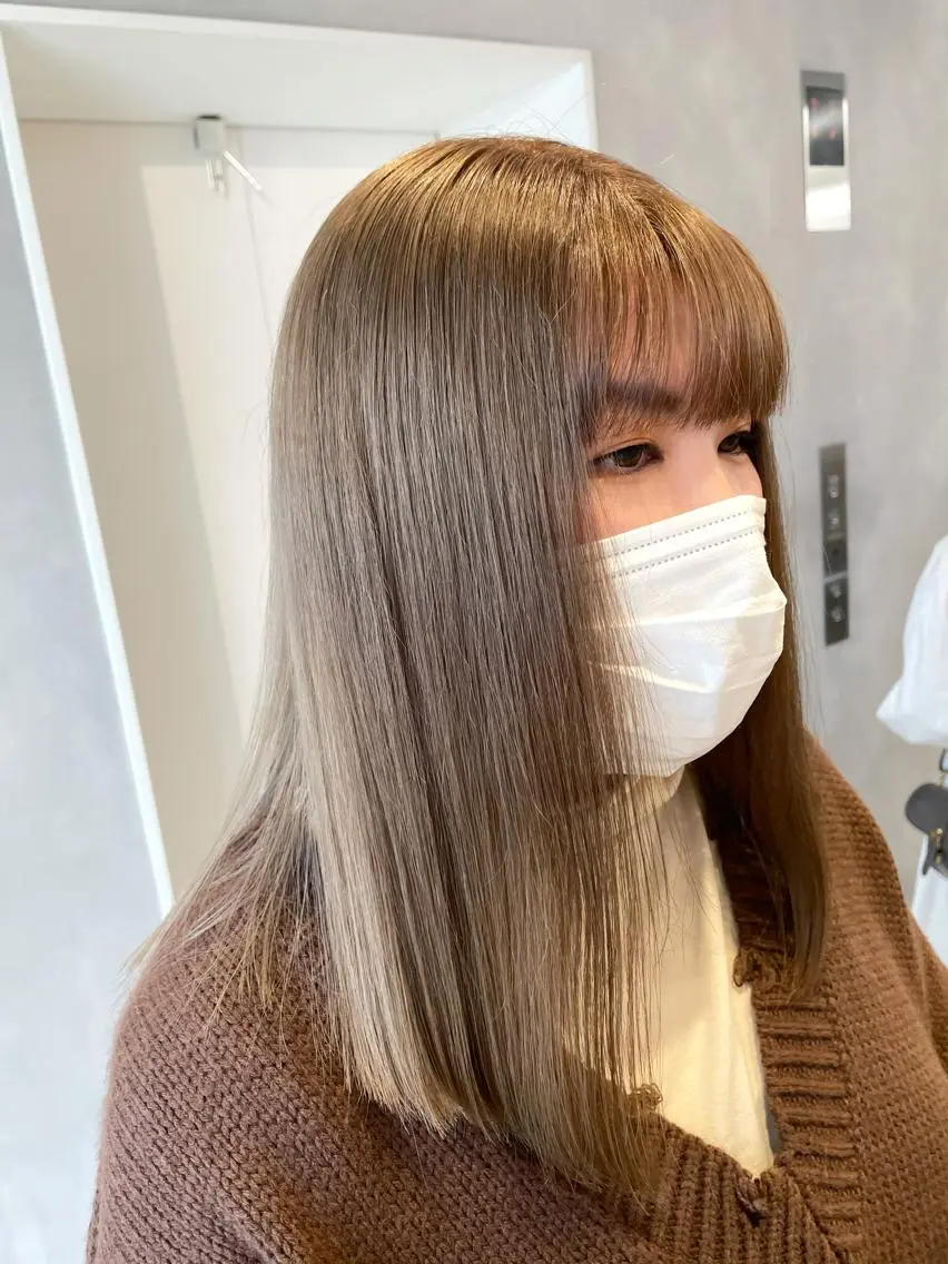 セミロング カラー ハイトーン×レイヤー ／遠藤将太のヘアスタイル