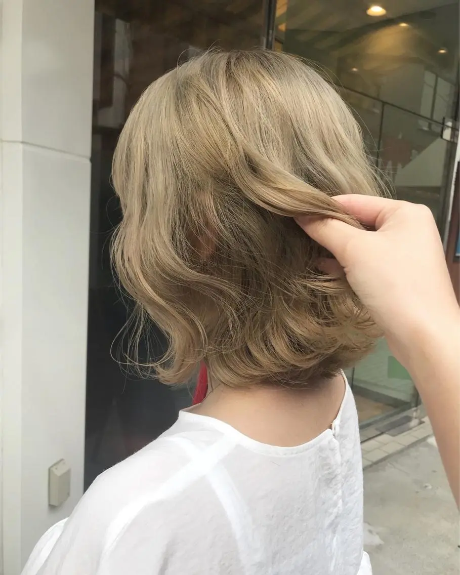ショート カラー ブロンド イエローカラー Blanco Color&Careのヘアスタイル