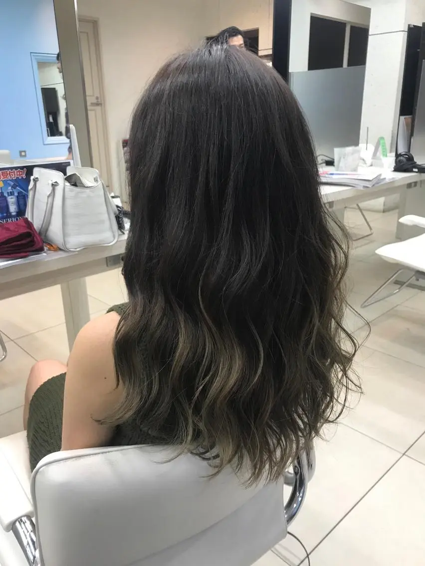 セミロング カラー グラデーションカラー グレージュ イルミナカラー どんな髪の悩みも解決 します✨田嶋俊一✨のヘアスタイル