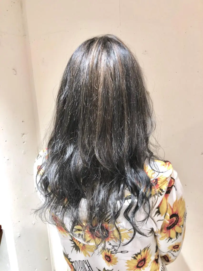 セミロング カラー パーマ ヘアアレンジ セミロングパーマ アッシュ アッシュグレー アッシュグレージュ バレイヤージュ 【ツヤ髪美容師】 ツダケイスケのヘアスタイル