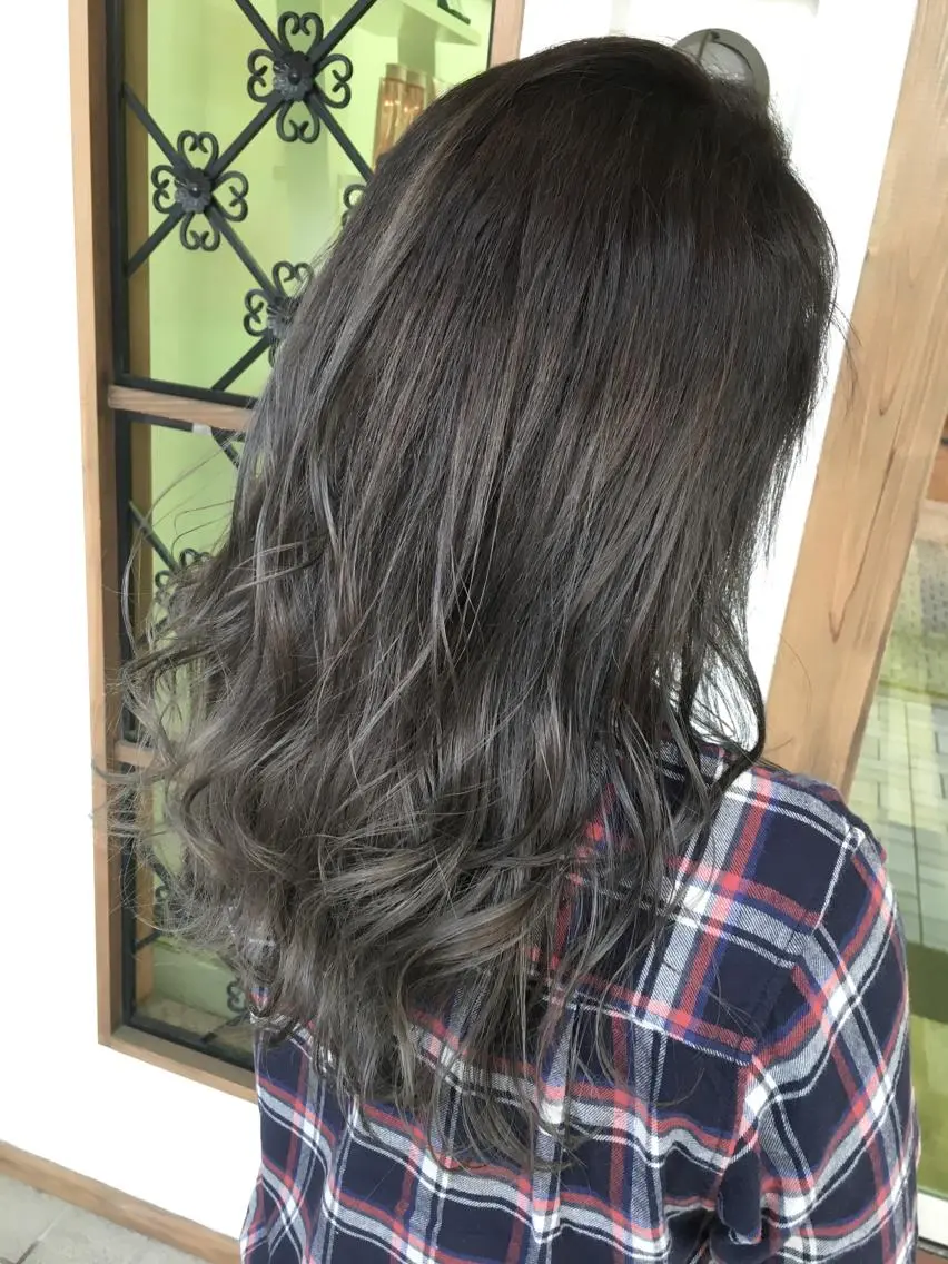 ロング カラー グレージュ ハイライトカラー ハイライト 海外風レイヤーカット 👑店長　平松　由のヘアスタイル