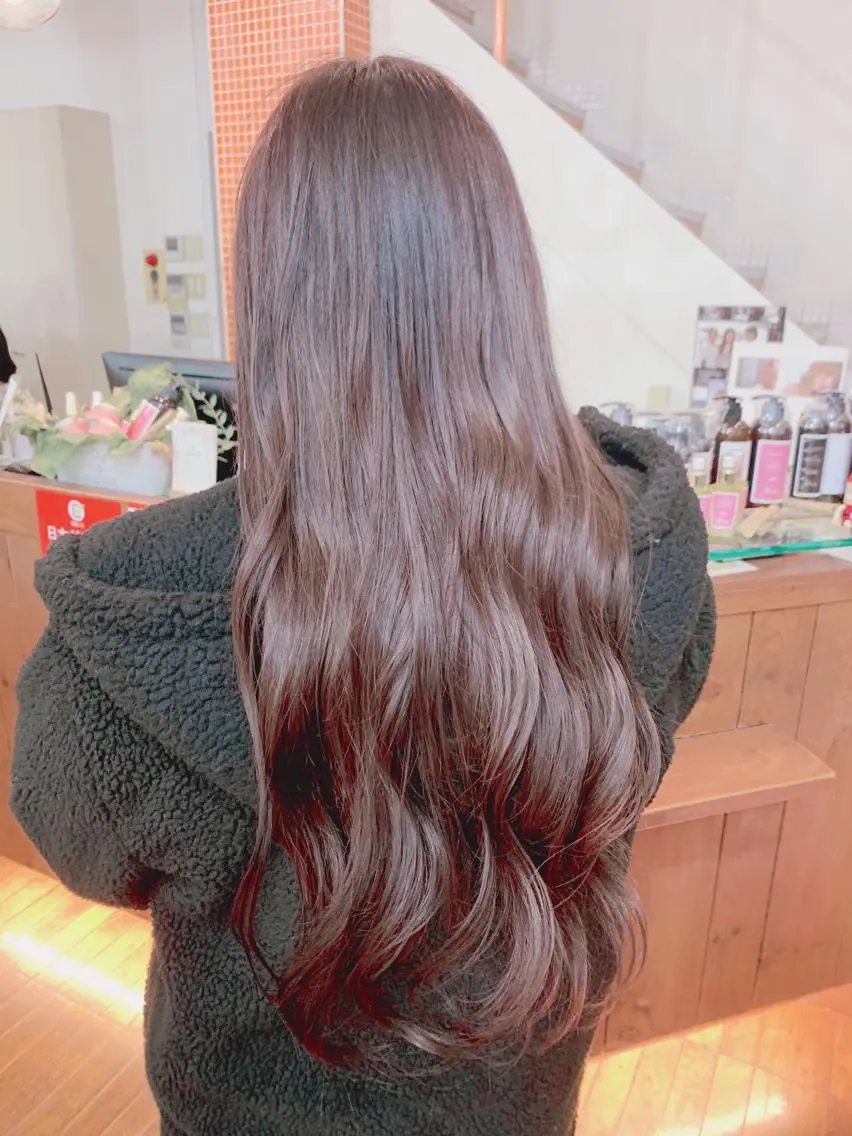 ロング ピンクブラウン ヘアカラー トリートメント 佐々木 芽衣のヘアスタイル