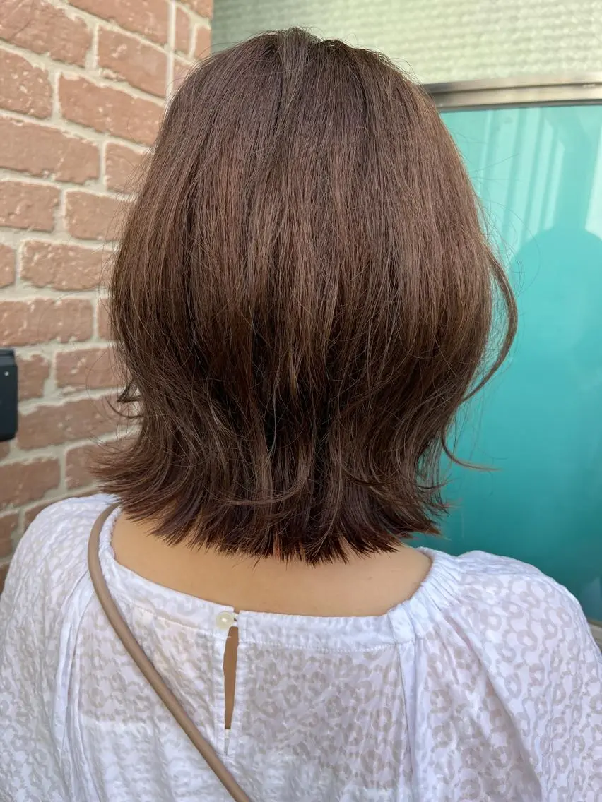 セミロング カラー パーマ ヘアアレンジ メンズ キッズ ネイル マツエク・マツパ アイブロウ メンズパーマ セミロングパーマ ブラウンカラー ケアカラー 透明感カラー 久木原 ゆりのヘアスタイル