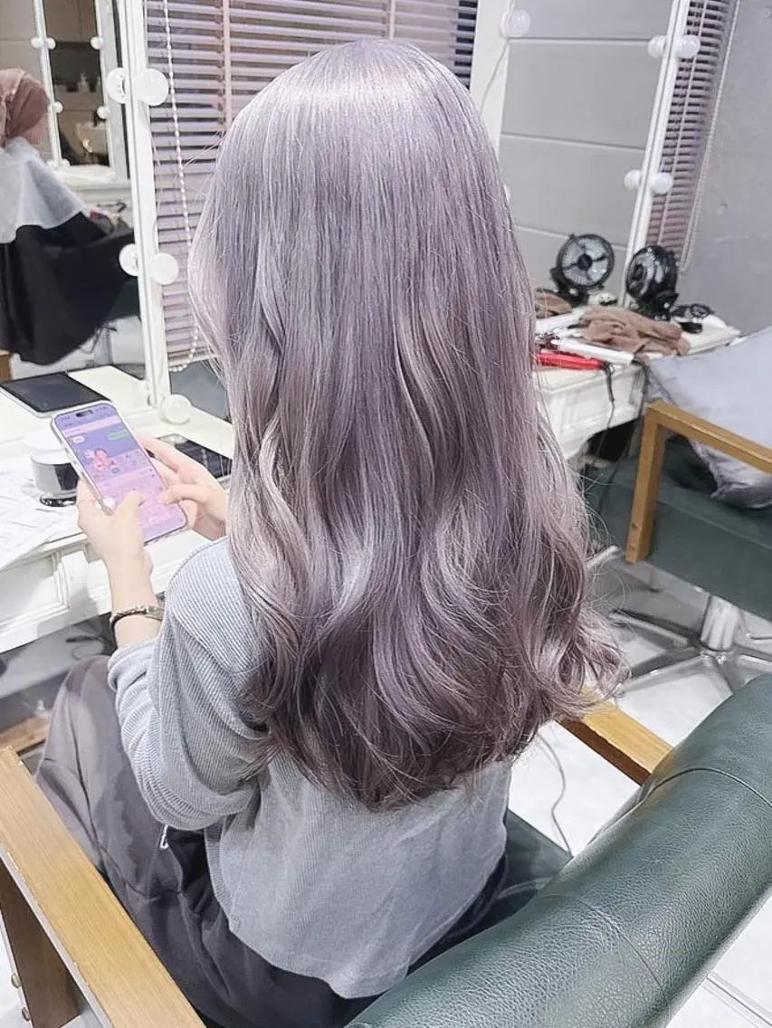 ロング カラー ブリーチ ダブルカラー ハイライトカラー シルバー ホワイトシルバー モテ髪透明感❤️ デイズヘアカラーのヘアスタイル