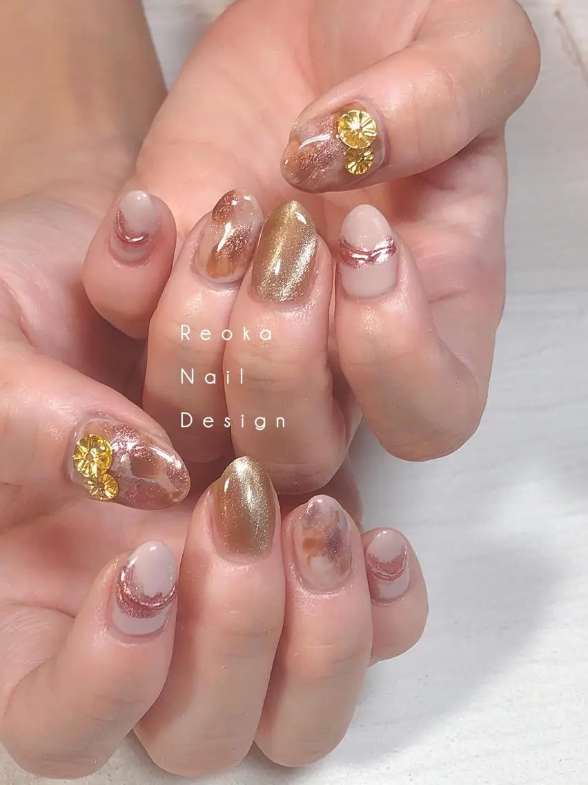 ミディアム ネイル ハンドネイル Blowe ニュアンスのネイルデザイン