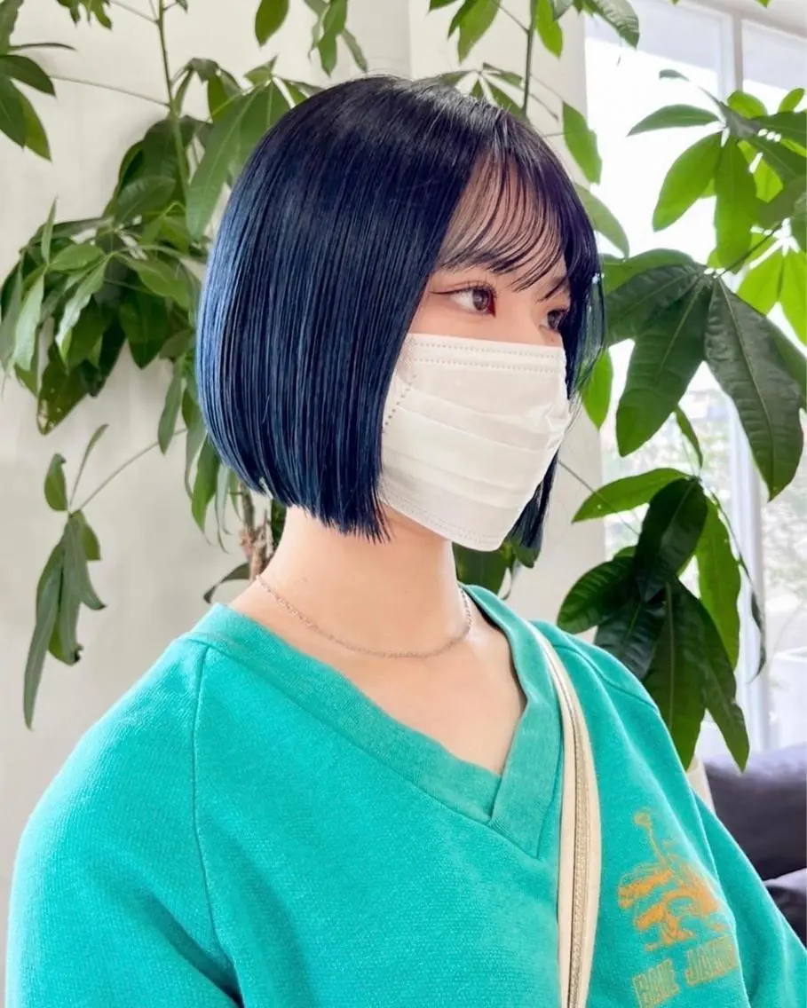 ショート カラー ネイビーカラー 富永 美玖のヘアスタイル