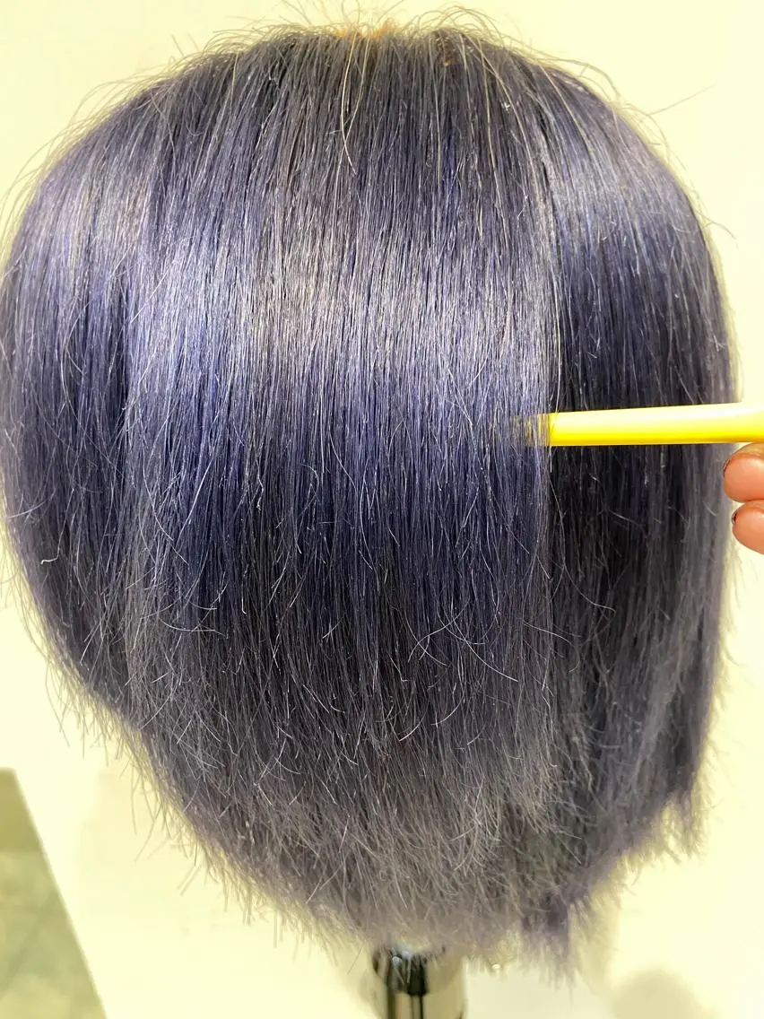 ミディアム カラー ブリーチ バイオレットカラー ヘアカラー 河合 紗紀のマツエク・マツパデザイン