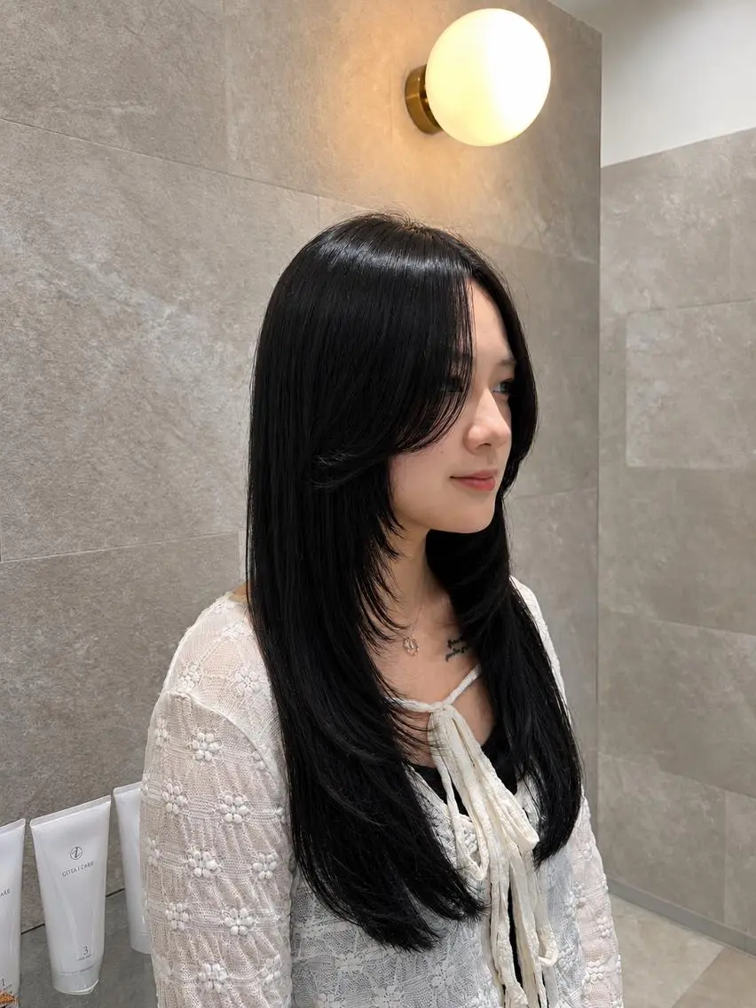 ロング レイヤーカット 韓国ヘアケアブリーチ 莉奈のヘアスタイル