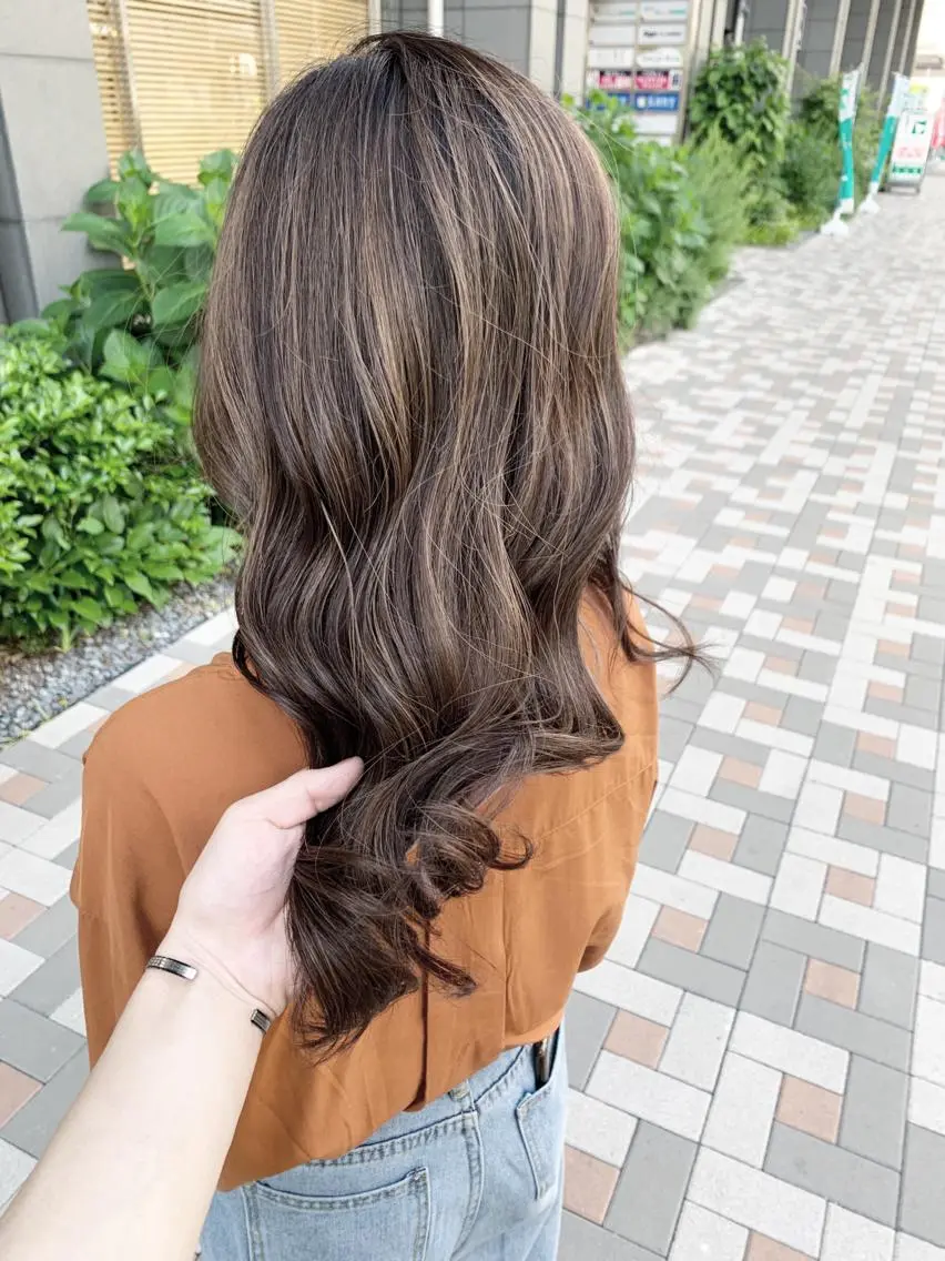 セミロング ハイライト レイヤー×縮毛矯正 深見 拓のヘアスタイル