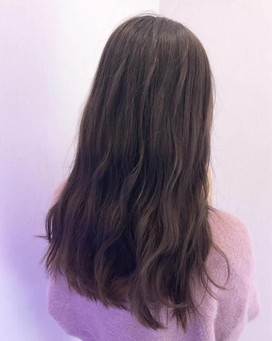 ロング カラー アッシュ ベージュカラー 白井 つづりのヘアスタイル