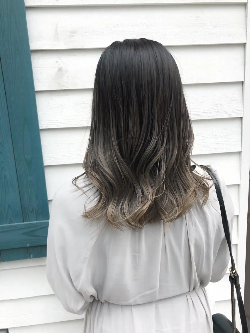 セミロング カラー グラデーションカラー ヘアカラー 山崎 俊介のヘアスタイル