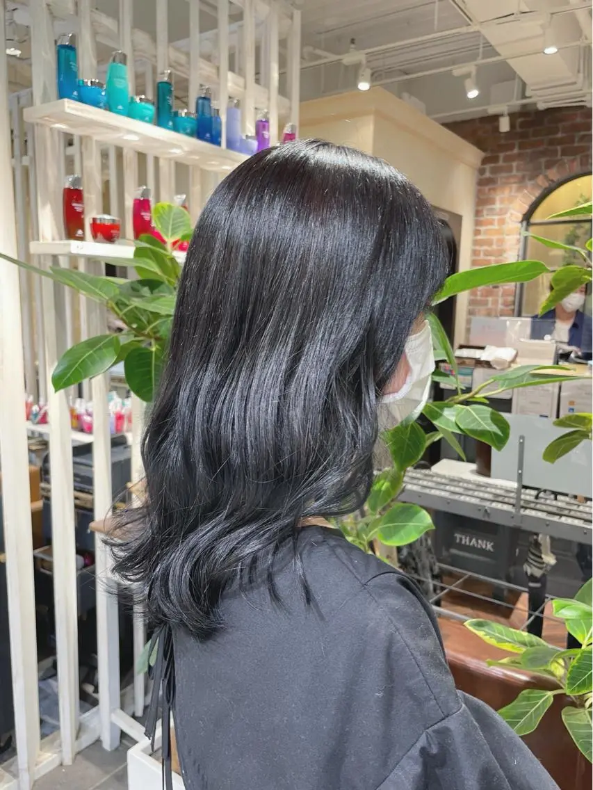 ロング カラー 透明感カラー グレージュ 学生 髪質改善🪄 イルミナカラー岩谷のヘアスタイル