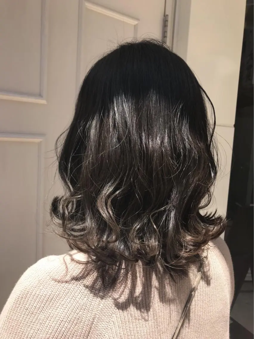 ミディアム カラー グレージュ Blanco Color&Careのヘアスタイル