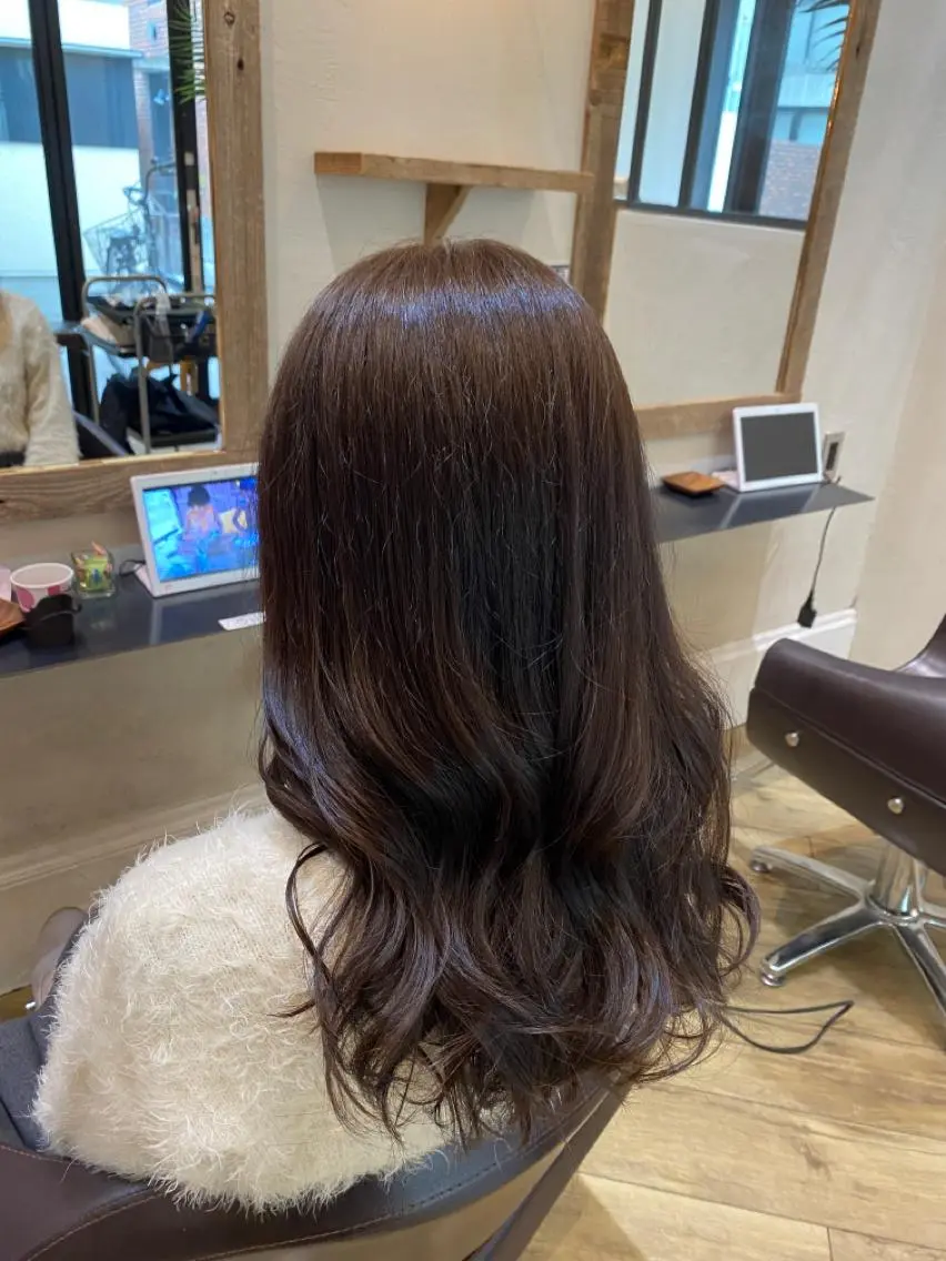 セミロング マツモト シゲキのヘアスタイル
