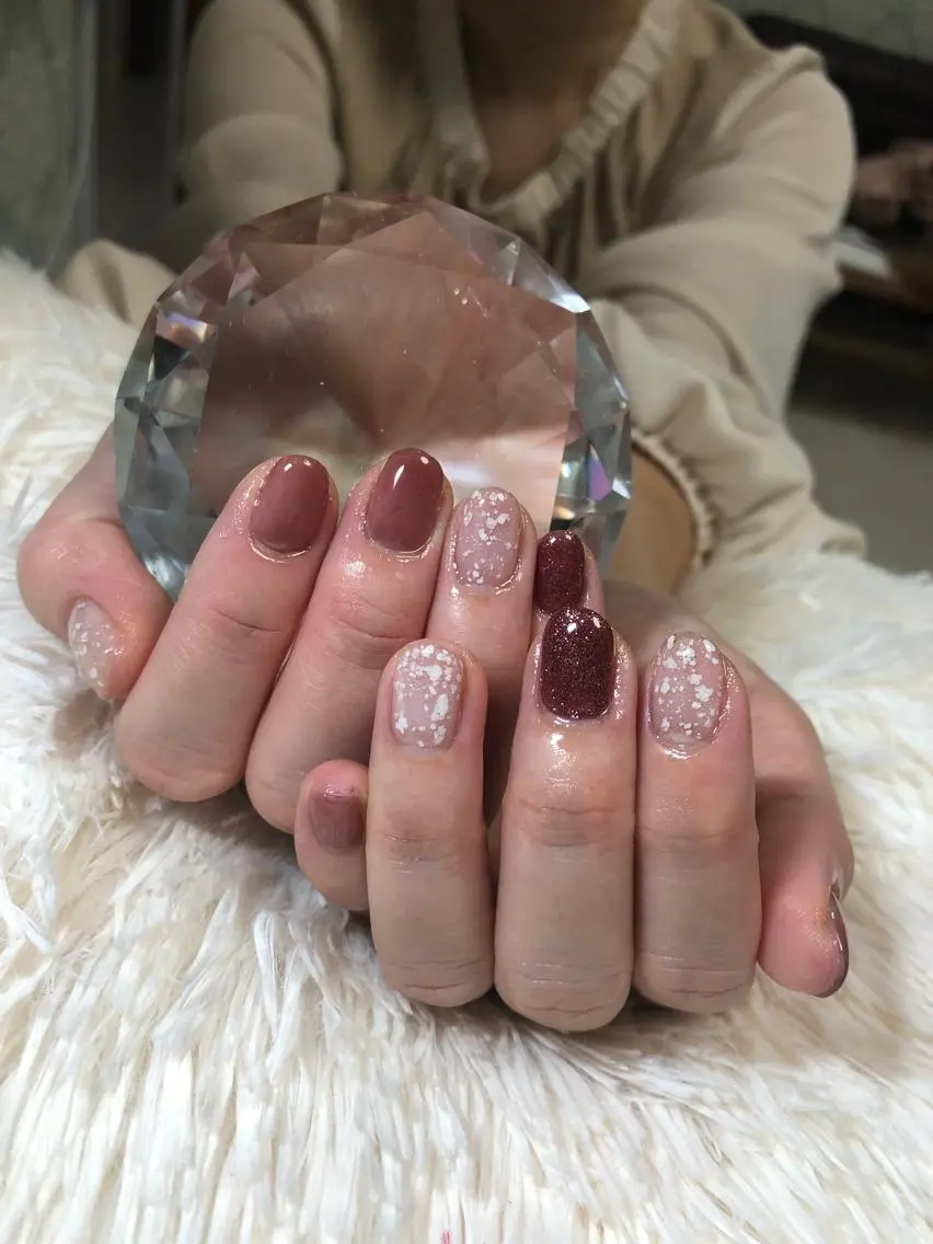 ミディアム カラー パーマ ヘアアレンジ キッズ ネイル マツエク・マツパ ハンドネイル 荒木 莉奈のネイルデザイン