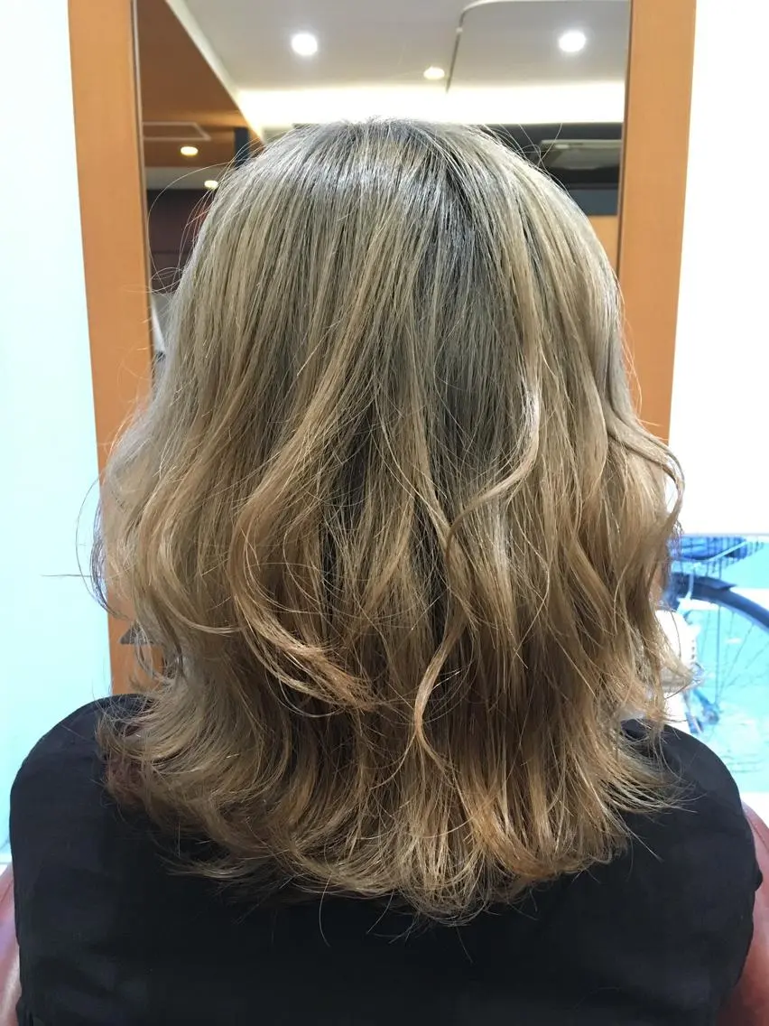 ミディアム 韓国風ヘア ウルフカット カット コンドウ サラのヘアスタイル