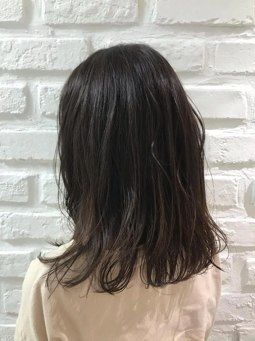 セミロング カラー ベージュカラー ブリーチ 透明感カラー イルミナカラー 【暖色カラー特化】 中山由梨のヘアスタイル
