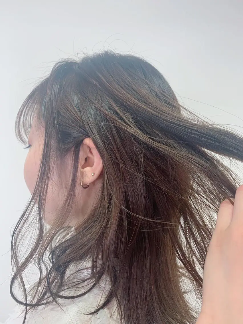 カラー イズミ ナナコのヘアスタイル