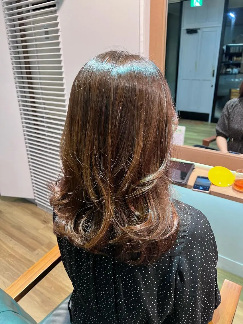ロング カラー ブラウンカラー インナーカラー ピンクカラー ピンクブラウン ヘアカラー トリートメント ツキダテ ユイのヘアスタイル