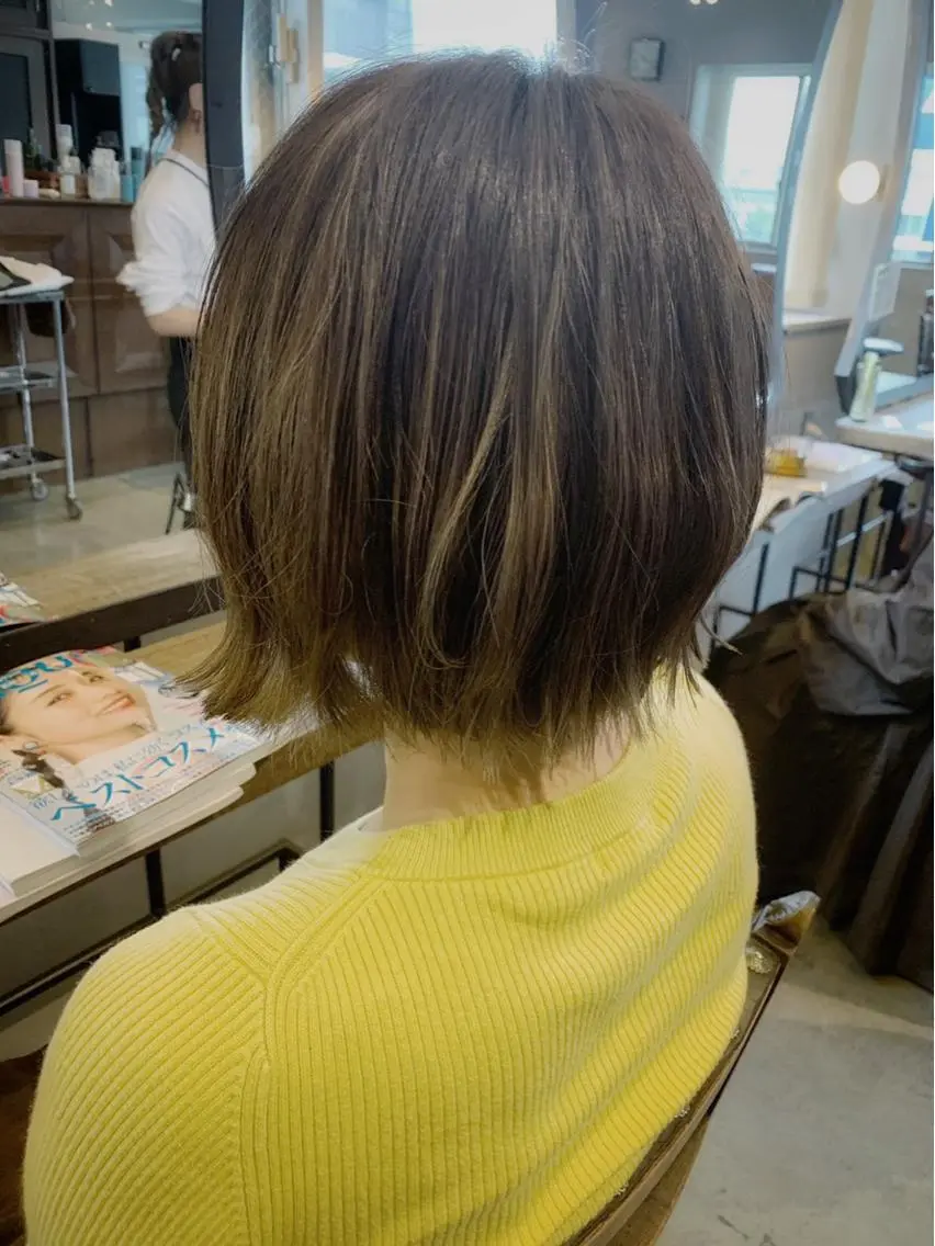 ショート カラー ショートボブ グレージュ ハイライトカラー ボブ ハイライト 佐藤 美紅のヘアスタイル