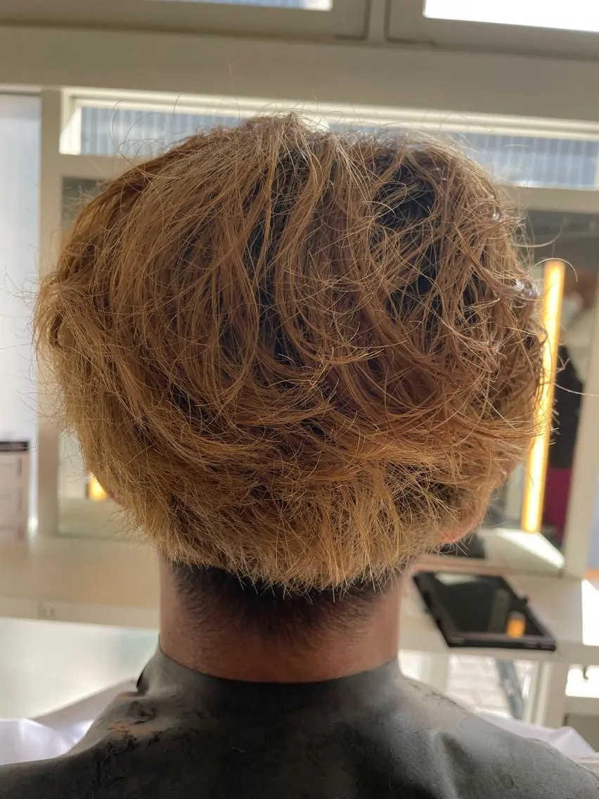 ショート カラー パーマ ヘアアレンジ メンズ メンズブリーチ ブリーチ 縮毛矯正 SHUN メンズパーマのヘアスタイル