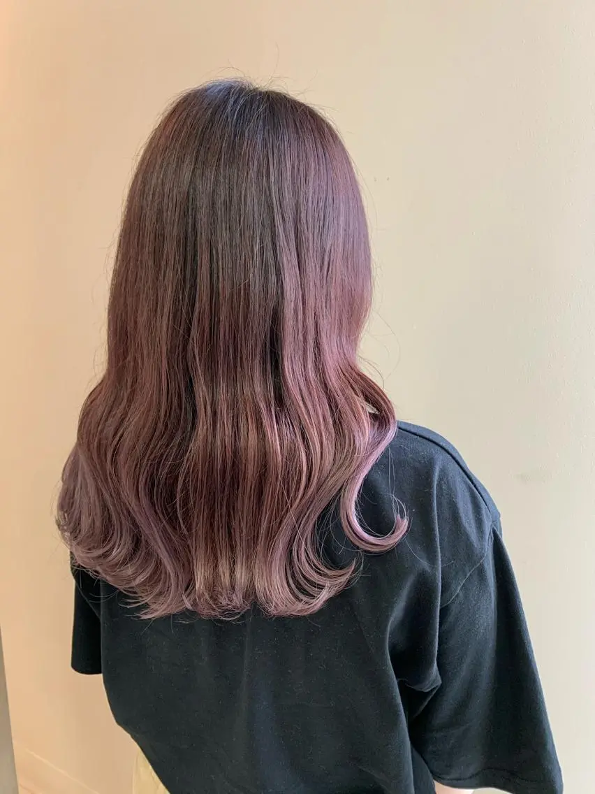 ロング カラー アッシュ ピンクカラー ヘアカラー トリートメント 顔まわりカット✄ ベージュカラー🧸のヘアスタイル