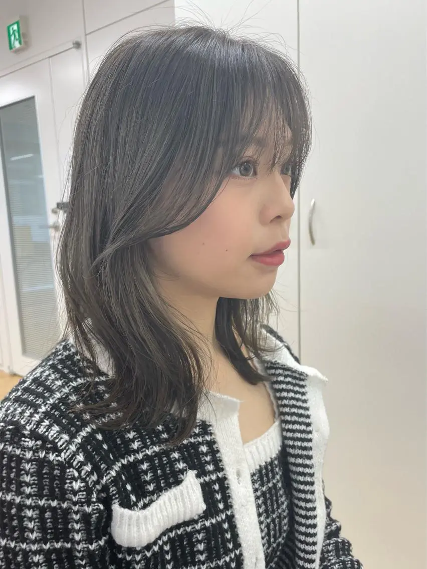 ミディアム くびれヘア 顔周りカット 似合わせカット 外ハネヘア カット ヘアカラー トリートメント 似合わせカット 迫留由弥のヘアスタイル