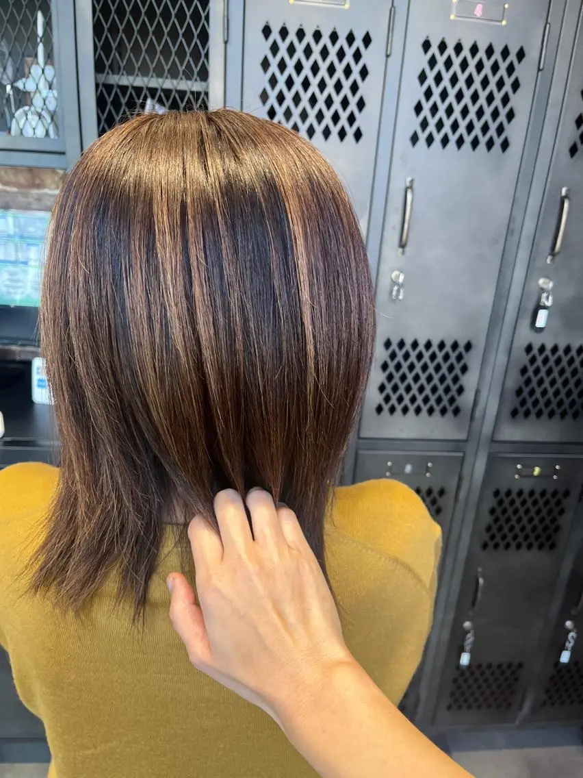 ミディアム カラー パーマ ヘアアレンジ メンズ キッズ ネイル マツエク・マツパ アイブロウ ミディアムパーマ メンズハイライト メンズパーマ ブラウンカラー ケアカラー 久木原 ゆりのヘアスタイル