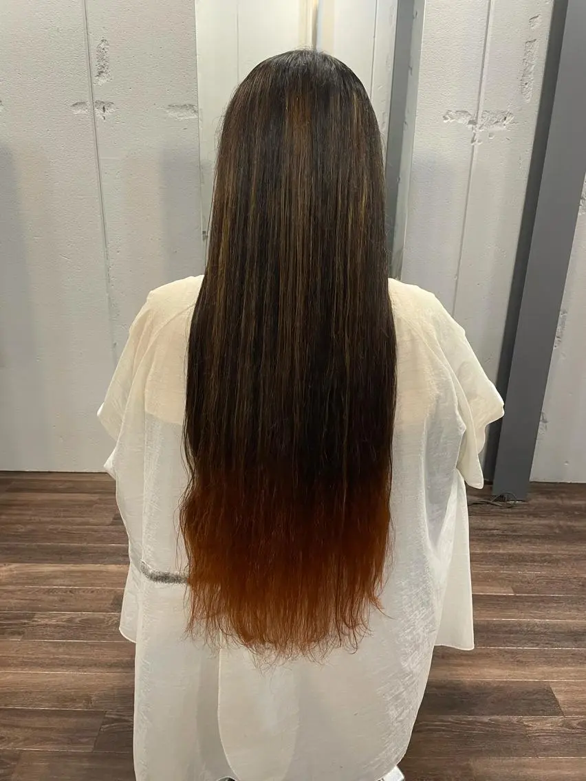 ロング カラー グラデーションカラー ハイライトカラー オレンジ ハイライト カット ヘアカラー トリートメント ✨terra✨佐伯 晋吾のヘアスタイル