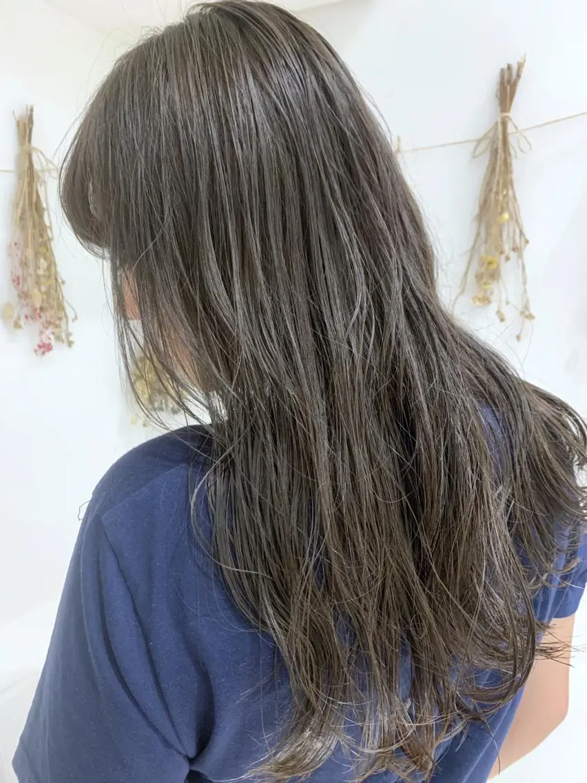 ミディアム カラー ブリーチ グレージュ ブリーチなしカラー 縮毛矯正/髪質改善 ⭐️レイヤーの達人悟のヘアスタイル