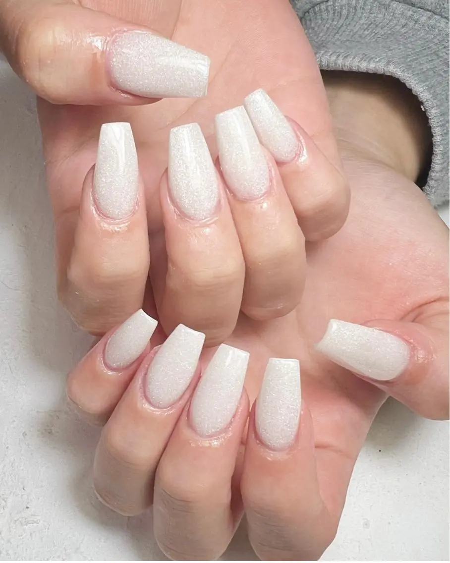 ネイル ラメ(グリッター) ロングネイル スカルプネイル 夏ネイル ホワイト ハンドネイル ✾ NailRoom Latina🌻💓のネイルデザイン