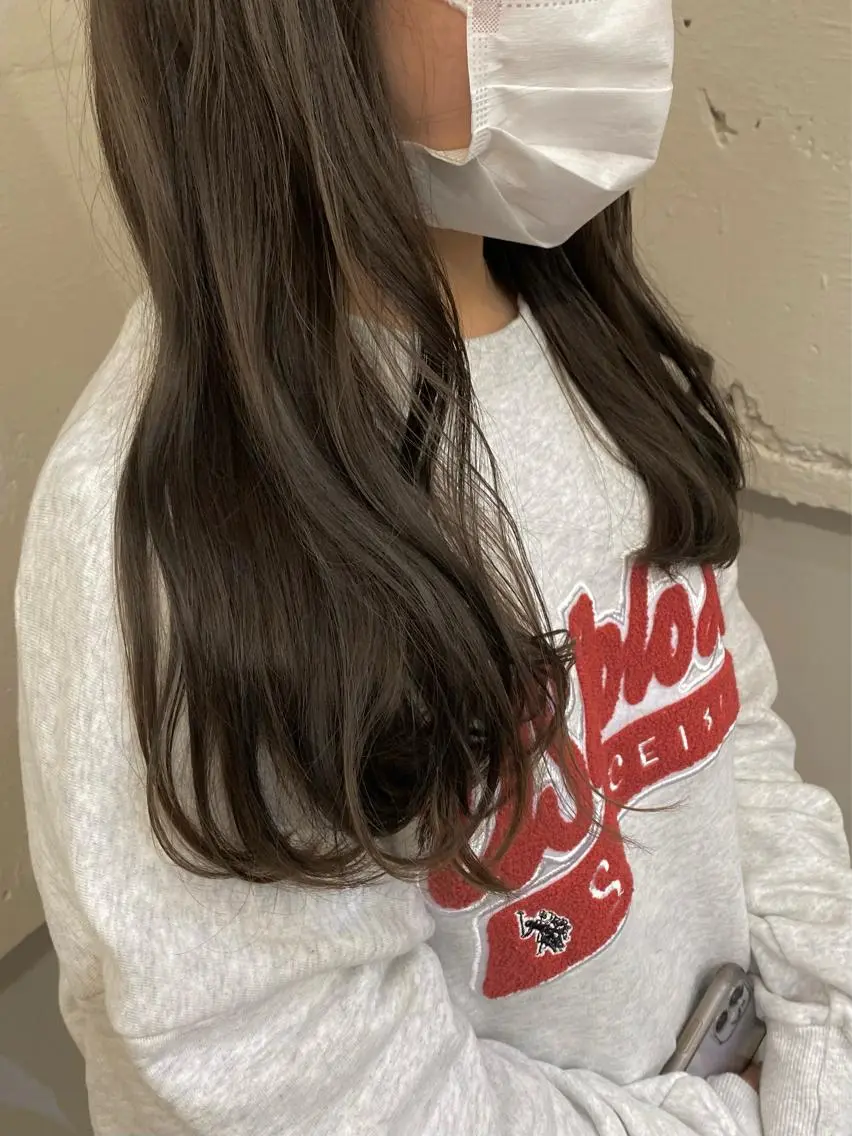 カラー グレージュ オリーブグレージュ オリーブグレー lomalia moekaのヘアスタイル