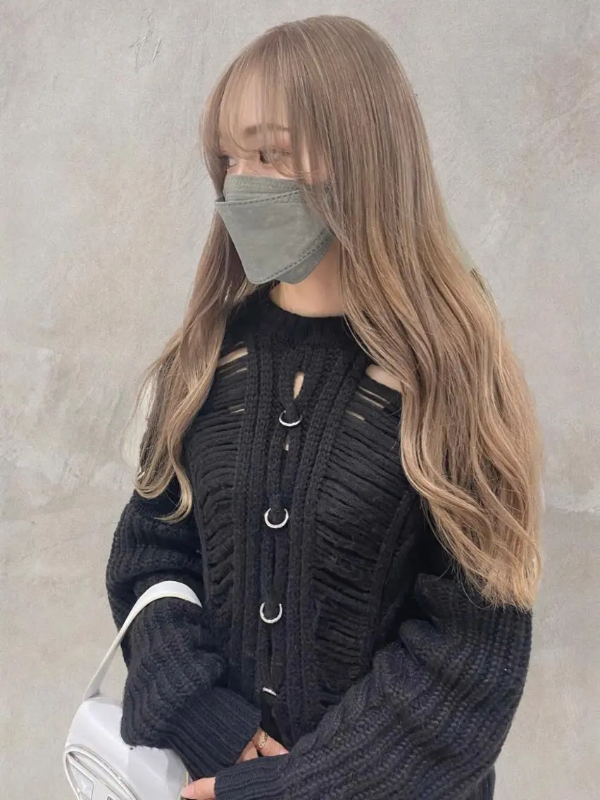 ロング カラー ベージュカラー ブリーチ ミルクティーベージュ カット ヘアカラー トリートメント ハイトーンカラー 🩷NANAのヘアスタイル