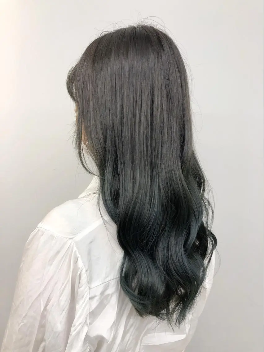 セミロング カラー グラデーションカラー イルミナカラー 代表 YUKI ☆のヘアスタイル
