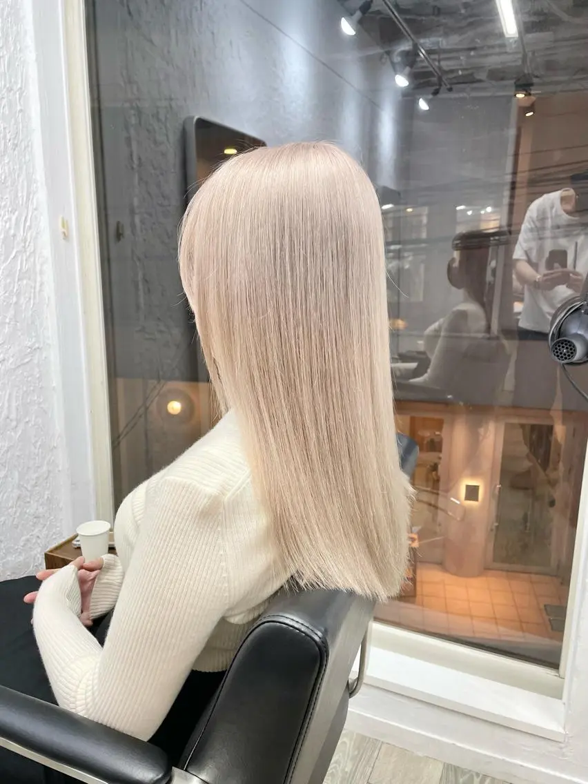 ロング カラー ベージュカラー ホワイトベージュ ヘアカラー トリートメント ヘアセット ハイトーン×レイヤー /遠藤将太のヘアスタイル