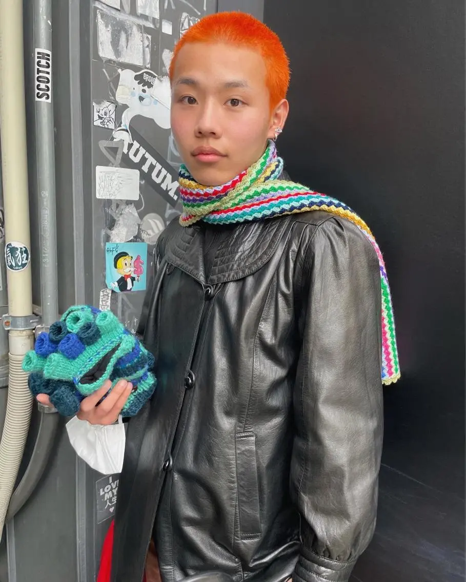 ショート カラー メンズ メンズバレイヤージュ メンズブリーチ センターパート フェードカット メンズハイライト カット ヘアカラー トリートメント スパイラルパーマ 🌐hina⭐️のヘアスタイル