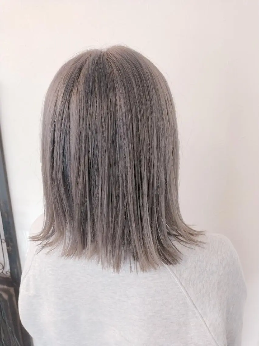 ミディアム カラー アッシュ ブリーチ ハイトーンカラー シルバー ホワイトアッシュ ヘアカラー トリートメント ブリーチの神 KYONのその他イメージ