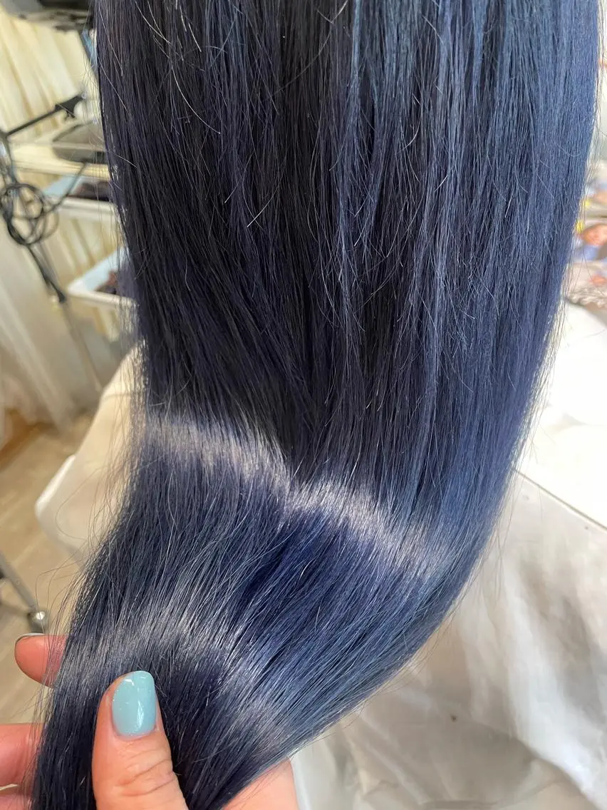 ロング カラー ブリーチ ネイビーカラー 千野 優由のヘアスタイル