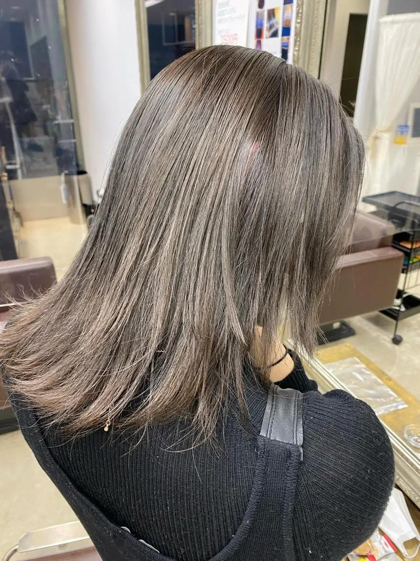 ミディアム カラー グレージュ ハイライトカラー ハイライト 産休の為お休みです! 小島凜のヘアスタイル