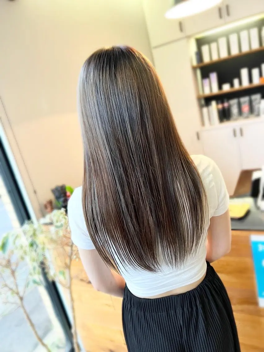 ロング ハイライト ヘアカラー トリートメント 堀 望美のヘアスタイル