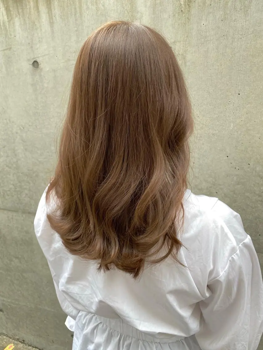 ミディアム カット ヘアカラー トリートメント レイヤーカット /透明感カラー西田のヘアスタイル