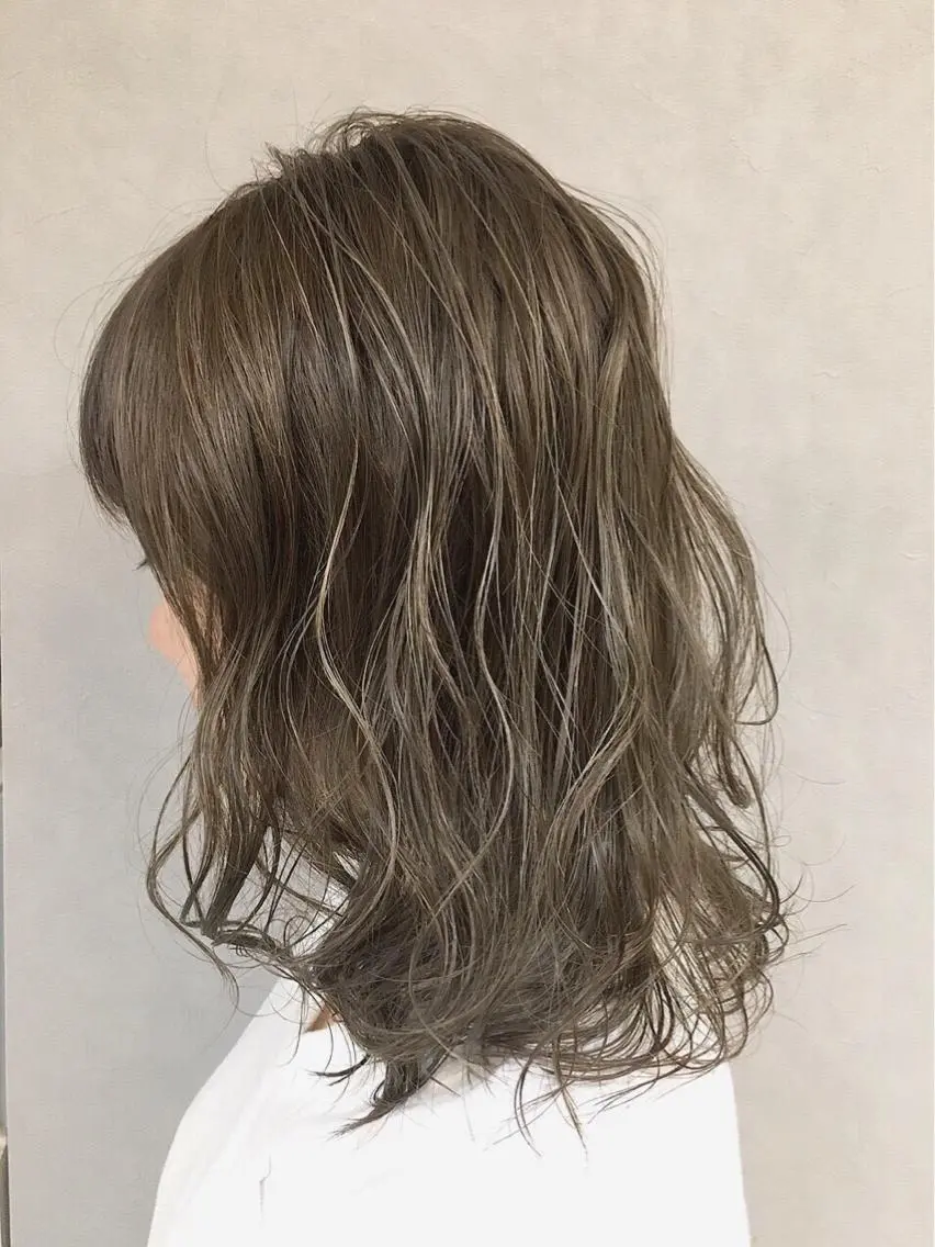 カラー アッシュ ブルーカラー ブルージュ グラデーションカラー グレージュ 夜23時まで予約🉑 reverieあきらのヘアスタイル