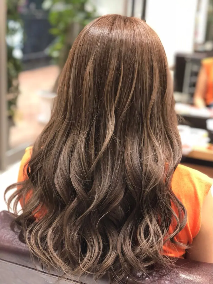 ロング カラー ベージュカラー ヘアカラー トリートメント 梅田 翔一朗のヘアスタイル